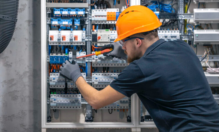 Commercial Electrician